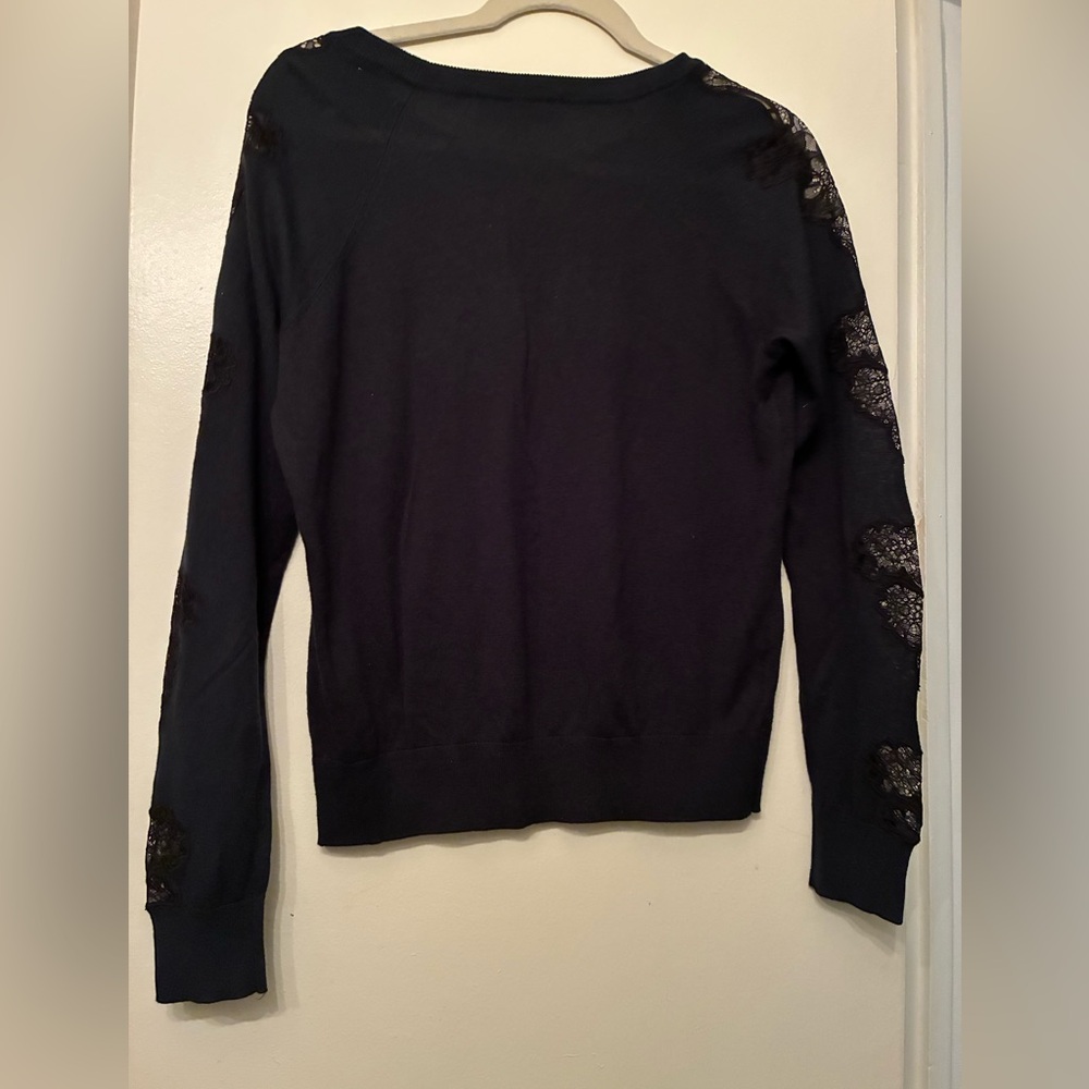 Gorgeous deep forest green light sweater with lace sleeve details. Loft medium